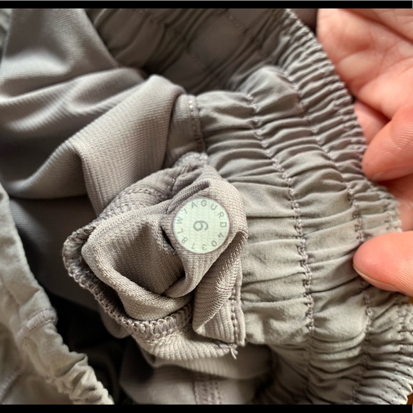 Lululemon Hotty Hot Short 2.5" - Picture 3 of 3